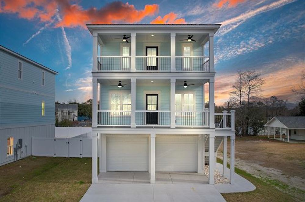 exterior view of Carolina Girl vacation rental